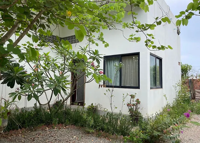 Private With In-suite Bathroom - Lovely House With Garden *